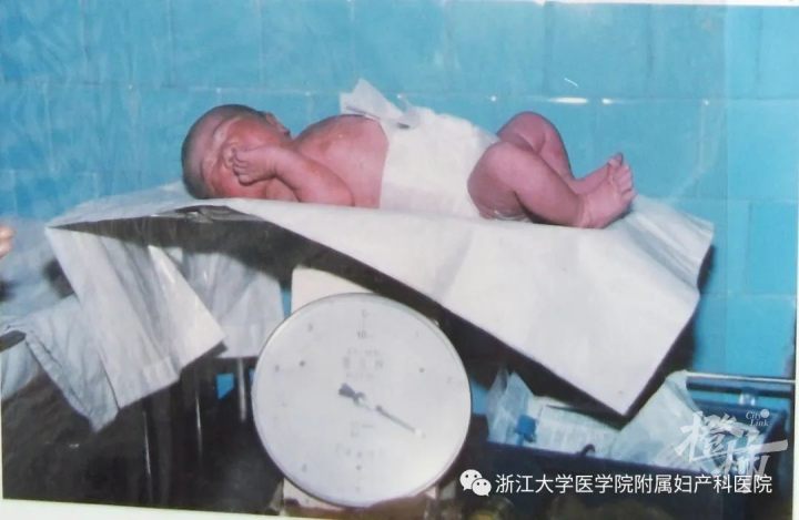 35岁宝妈花20万6年生3个试管婴儿，越来越火的背后：什么人在做试管婴儿？1