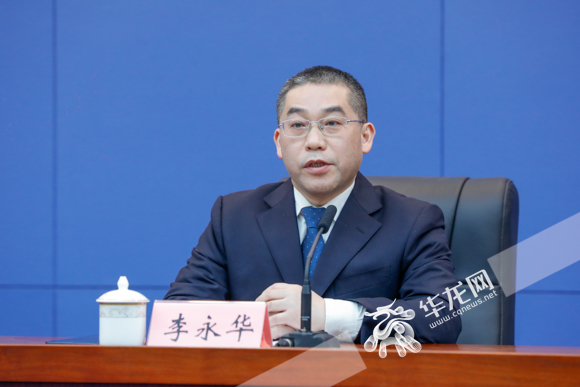 重庆市气候中心主任李永华回答记者提问。华龙网记者 石涛 摄