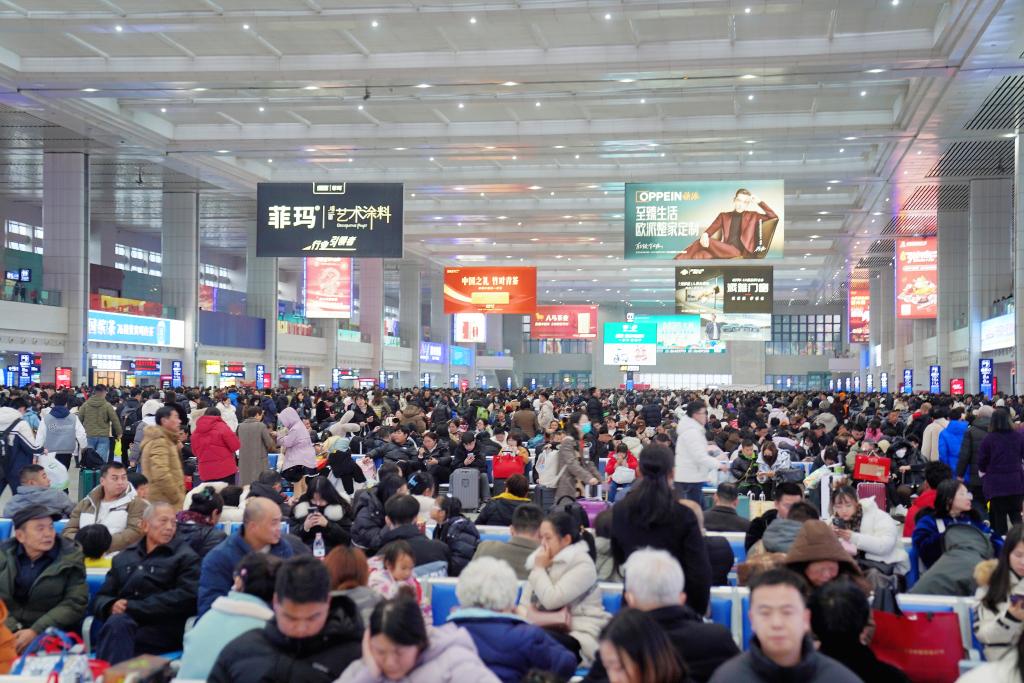 2024年春运从1月26日开始截止2月7日，重庆火车站累计发送旅客290.7万人次。通讯员 汪亮 摄