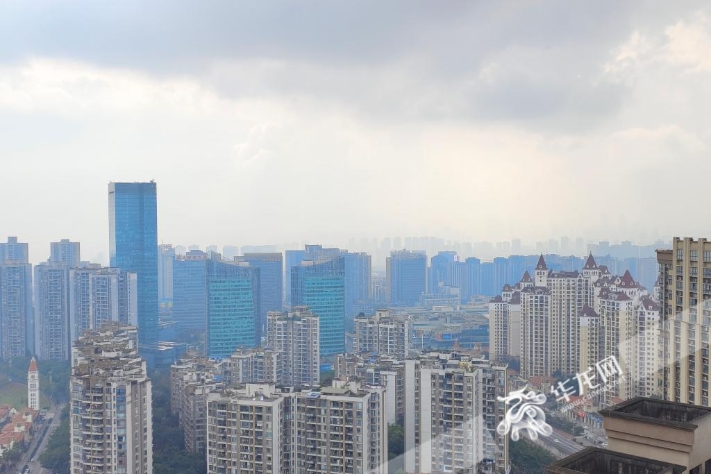 重庆中心城区今天是多云天气。华龙网记者 石涛 摄