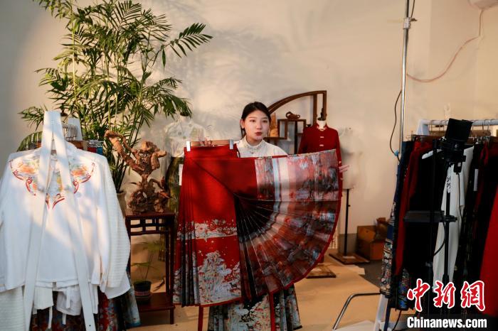 山东曹县马面裙：“一兴百兴” 意在全球3