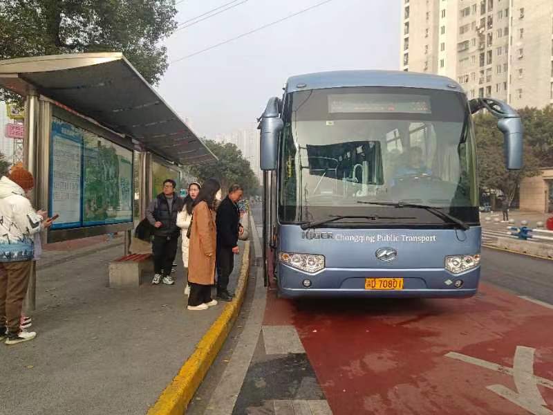 公交D278线路新增停靠站点。重庆西部公交供图