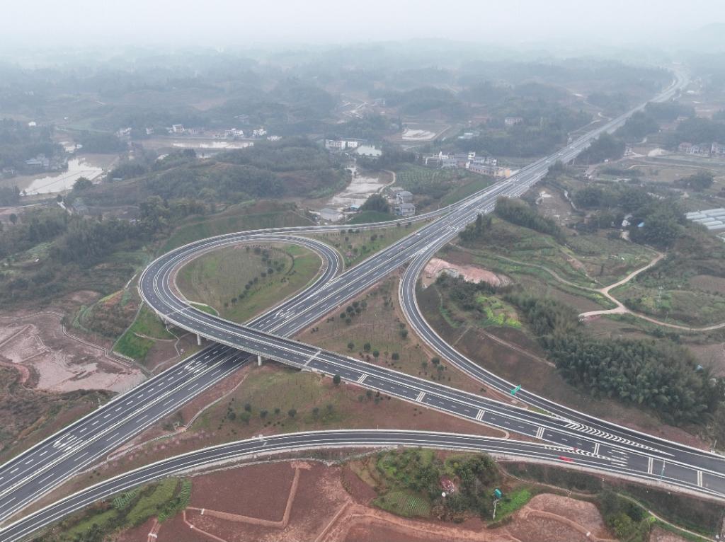 梁开高速重庆段预计本月建成。重庆高速集团供图