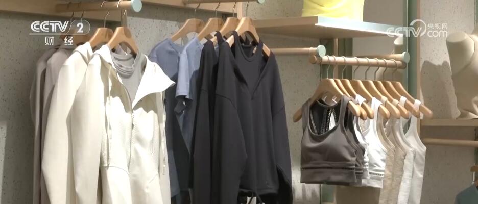 女性瑜伽裤卖爆了 1个小时能卖出200多条，平均价格在300元左右5