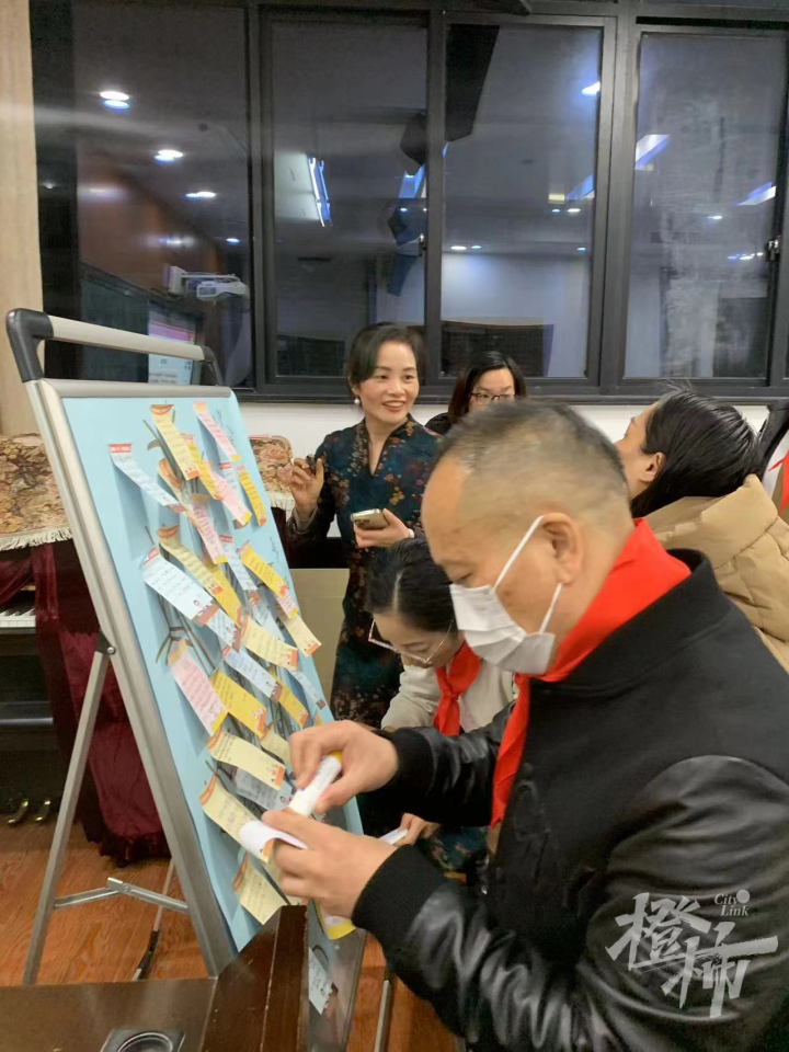 有一群爸妈，专门报班学习做父母3