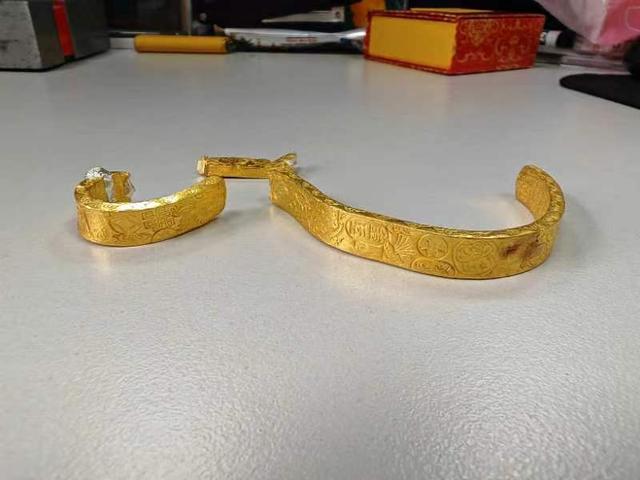 “金包银”冒充纯金手镯？拉面师傅自制金手镯售价2万被拘