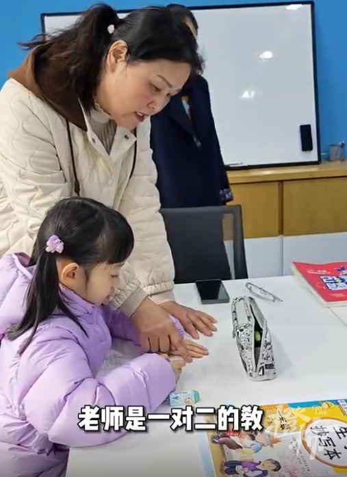 奥运冠军自曝让双胞胎女儿在家上学，网友吵翻……6