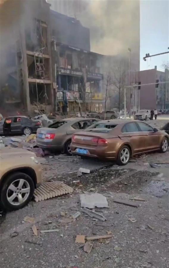 河北燕郊一餐饮店发生爆炸，亲历者：自家店铺楼顶都被震掉了