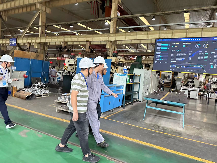 重庆电信助力客户单位智慧化工厂转型升级。