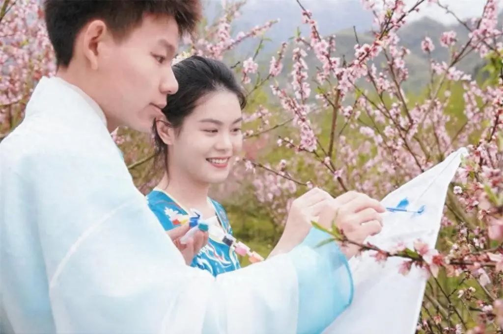 高校放7天春假鼓励学生赏花恋爱 其他学校的春假卷起来了2