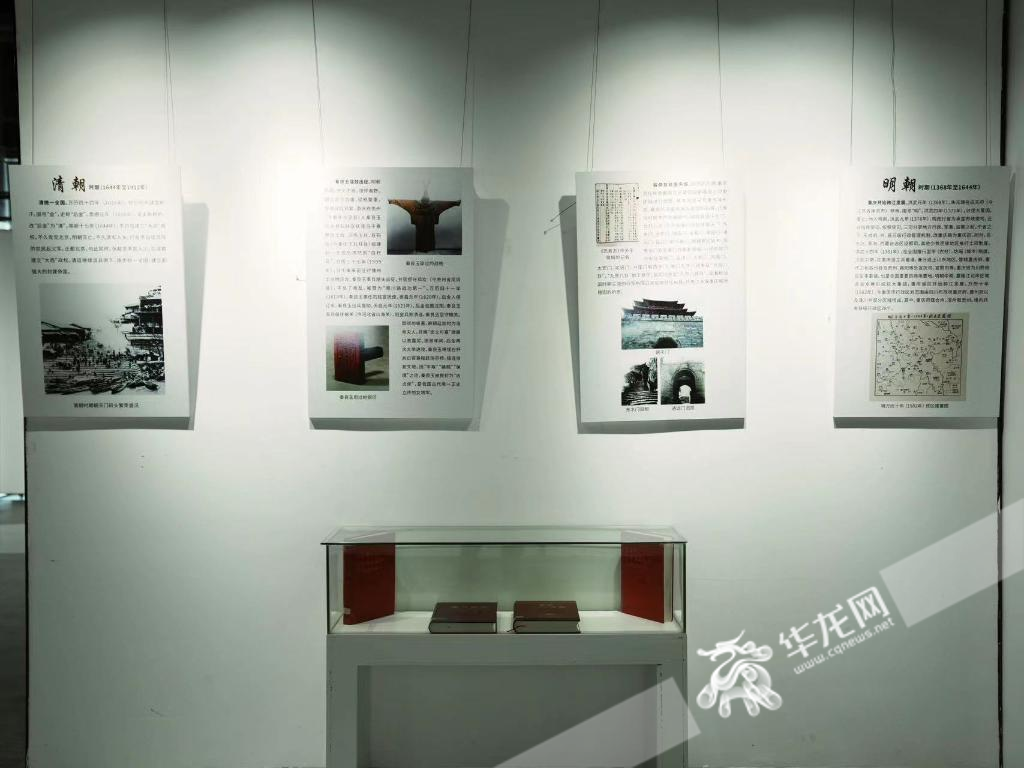 本次展览在重庆大学虎溪校区图书馆展览厅展出，展览时间持续到2024年4月。 华龙网记者 刘钊 摄