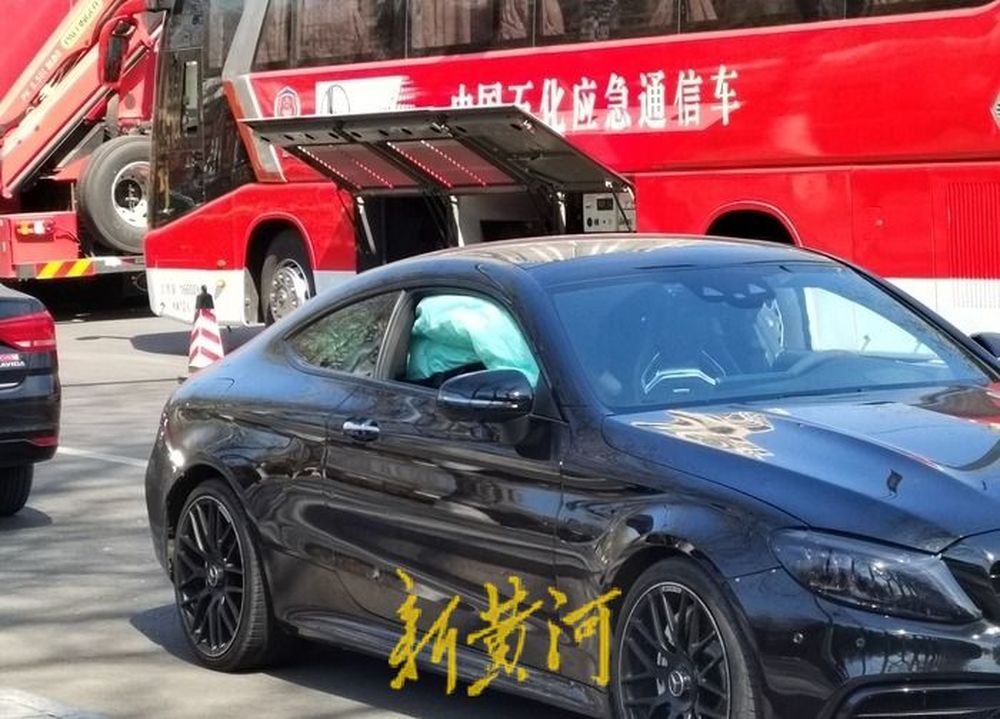 燕郊爆燃事件后的36小时:部分小区燃气仍未恢复,有民众献花悼念逝者5