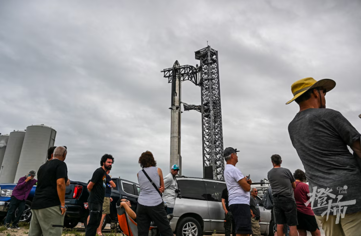 SpaceX在星舰重返大气层过程中失去了星舰，此前马斯克祝贺星舰已达环绕速度4