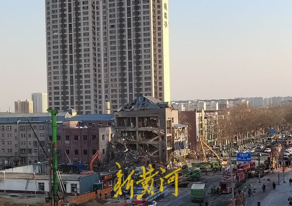 燕郊爆燃事件后的36小时:部分小区燃气仍未恢复,有民众献花悼念逝者7
