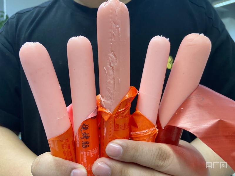 火爆大街小巷的淀粉肠到底是什么做的？1