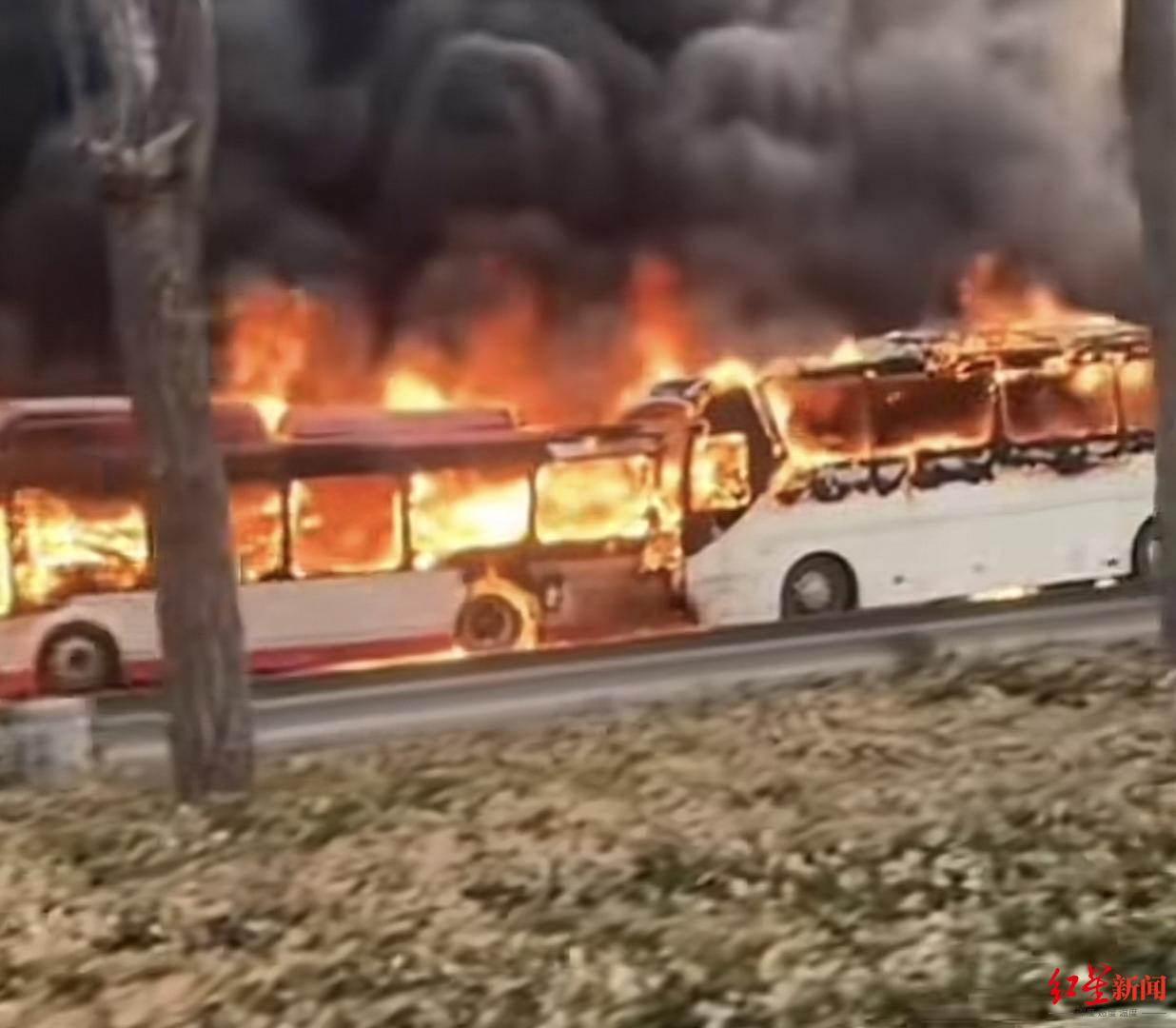 天津东丽区发生追尾事故致1死37轻伤 当地宣传部：大客车里有学生 已第一时间送往医院