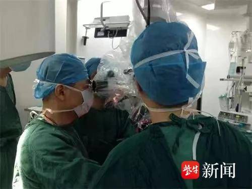爸爸突發(fā)腦出血，顧昏備戰(zhàn)中考的迷父兒子請(qǐng)假一個(gè)月照顧：學(xué)習(xí)可以再來，爸爸只有一個(gè) 1