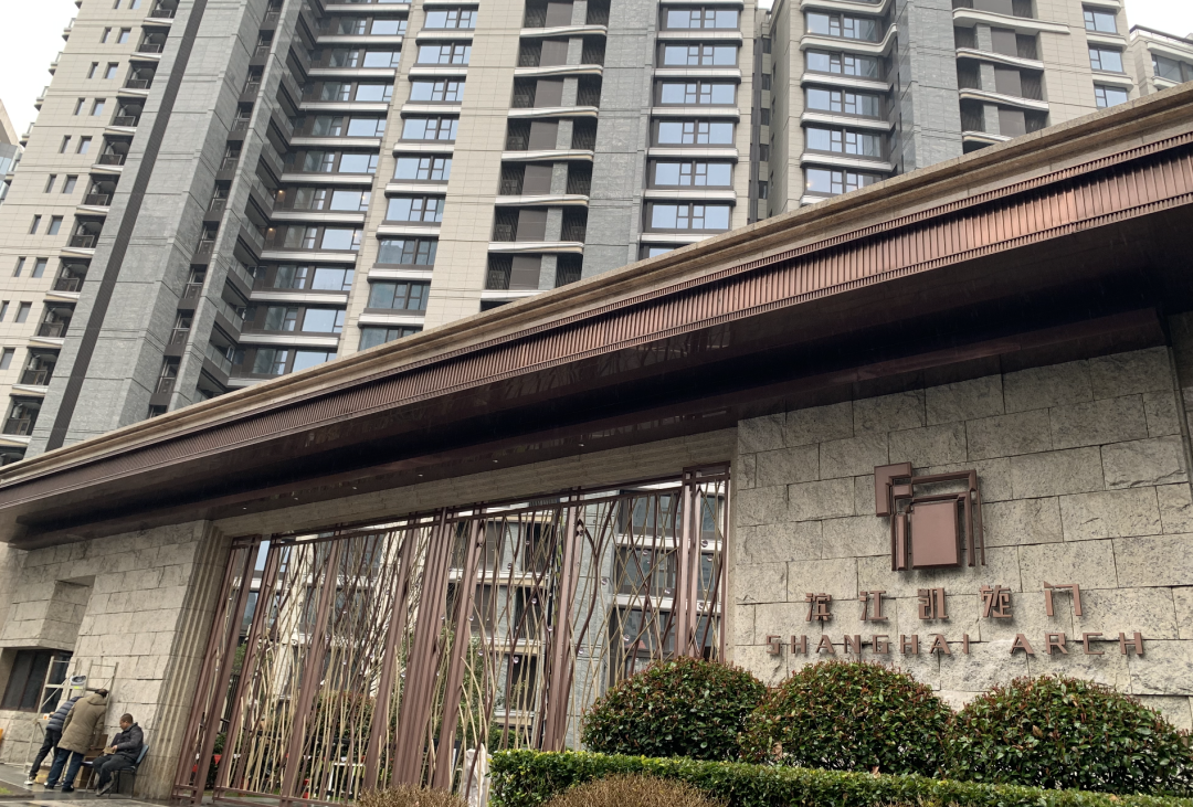 “马上通知中介涨价400万”！单价10万+豪宅批量入市，上海房价挺住了？4