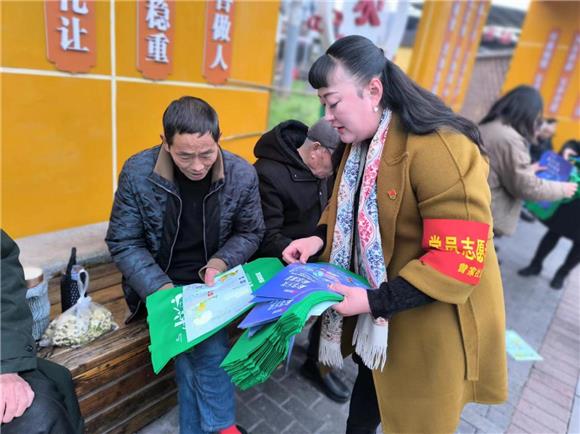 重庆高新区曾家镇开展“学雷锋树新风 垃圾分类党员在行动”志愿服务活动1