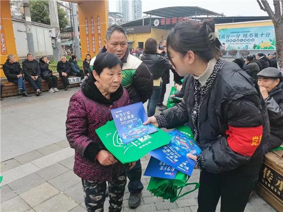 重庆高新区曾家镇开展“学雷锋树新风 垃圾分类党员在行动”志愿服务活动2