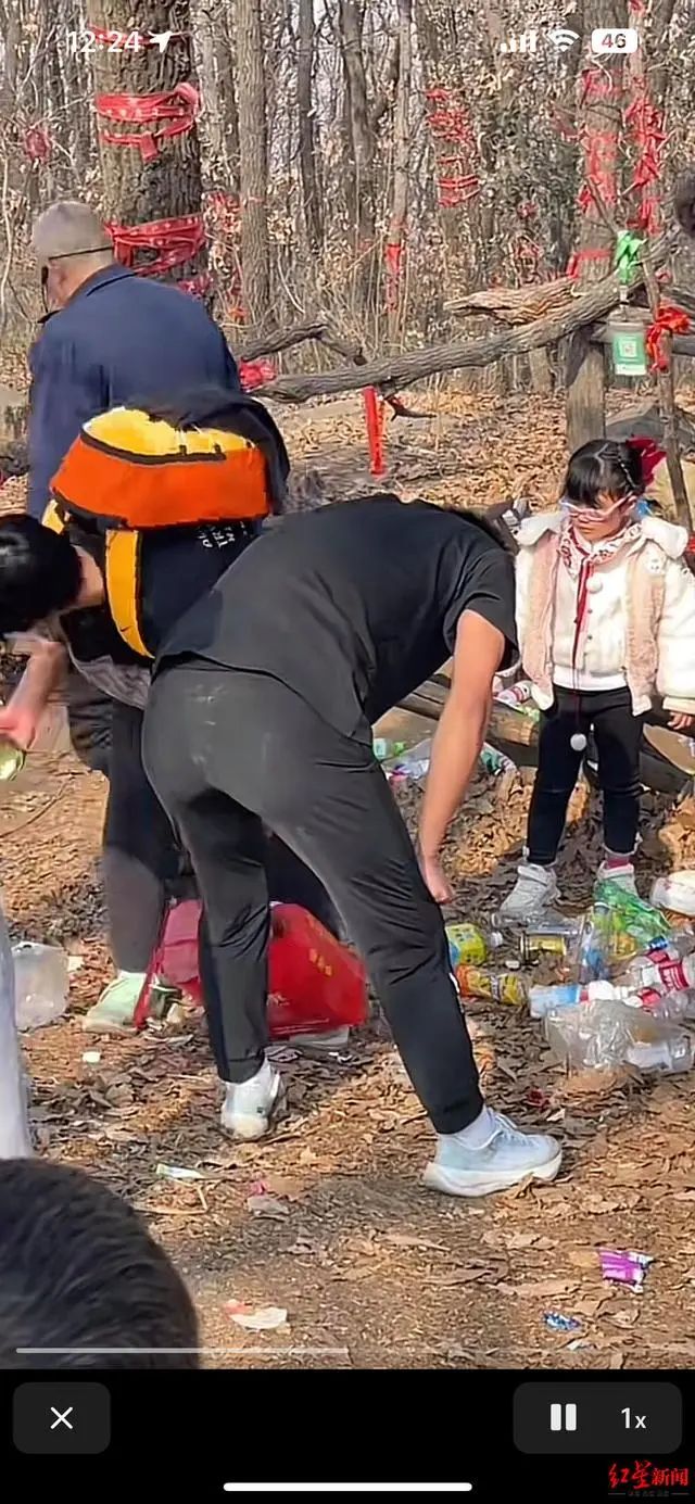 三个空瓶换一个圈！大爷在山顶摆摊套圈已20余年，网友点赞：一举多得6