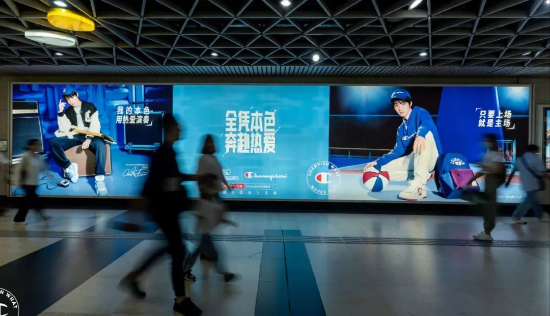 起拍价101亿，Champion被挂牌出售！国内首家旗舰店已关闭1