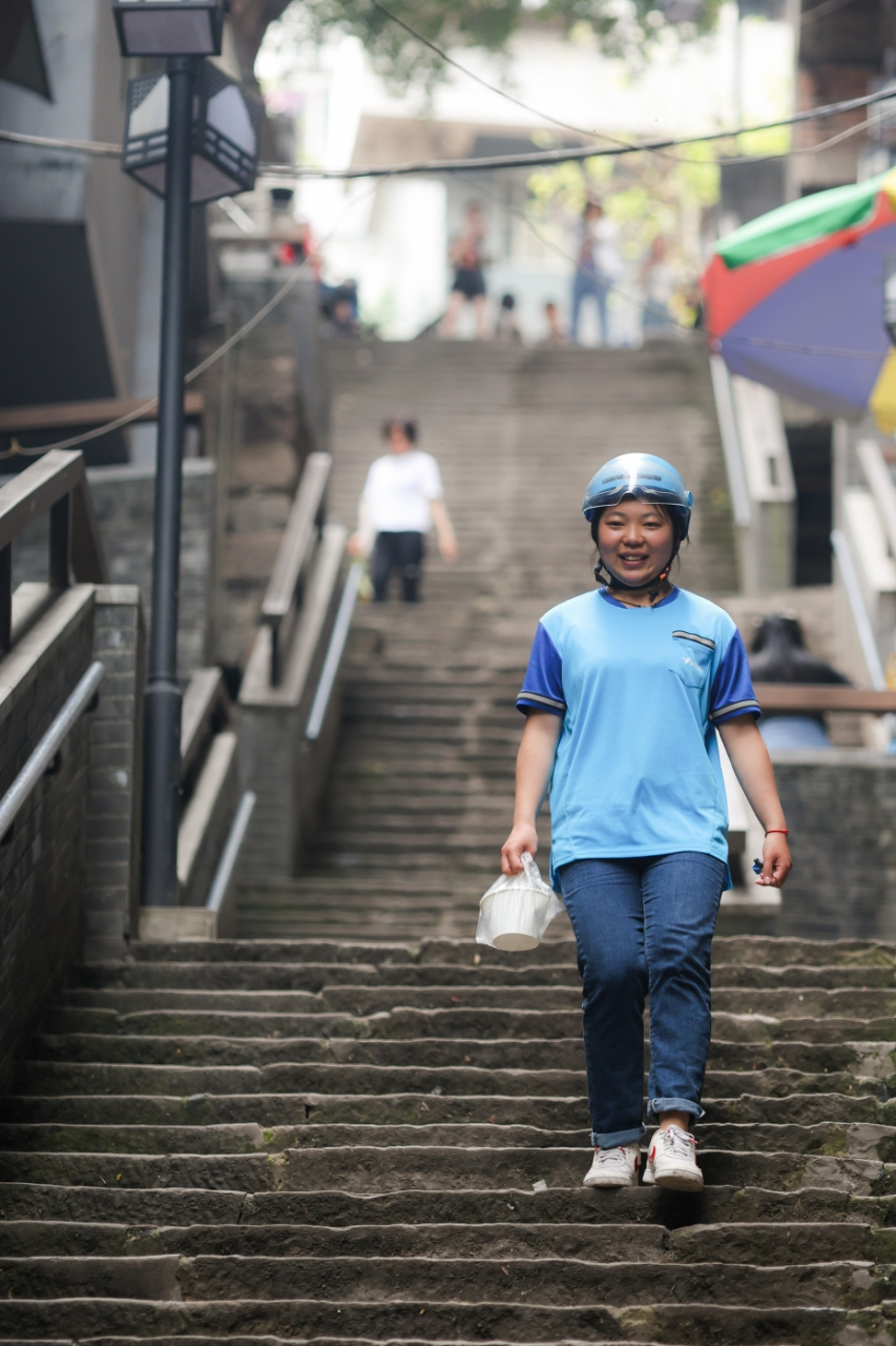 Liao Zemeng, the post-95s meal courier with Ele.me (Photo provided by the interviewee)