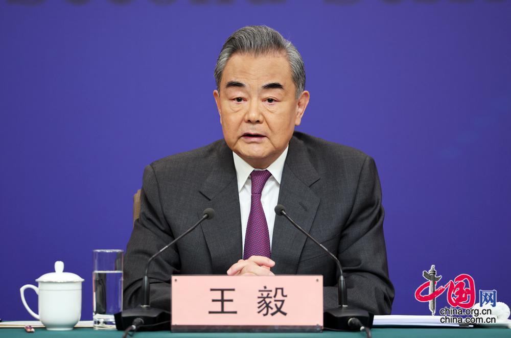 两会外长会·观察｜新表述、新做法、新议程：王毅释放中国外交稳健、开放明确信号