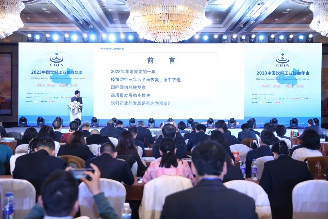 父亲辞世后宗馥莉首次公开亮相：她心中未来的娃哈哈什么样？2