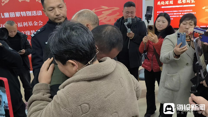 被拐33年后终团圆，妹妹把过世奶奶的一对耳环交给哥嫂完成遗愿1