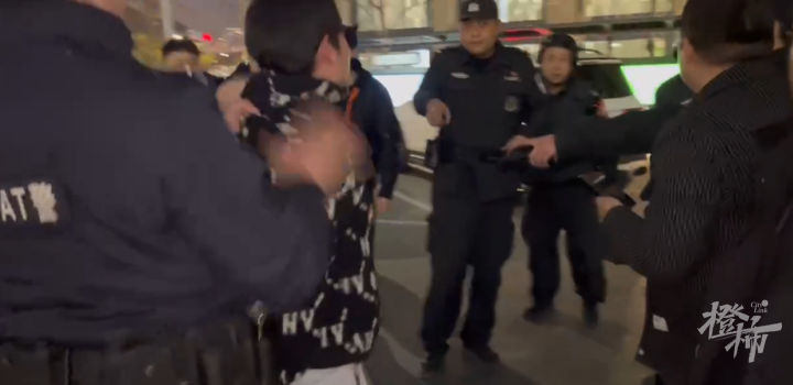 男子在杭州抢劫一珠宝店 被捕时称有外交豁免权