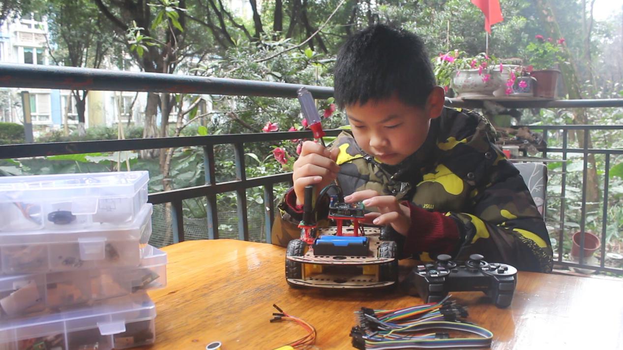 何朝栋_智能小车