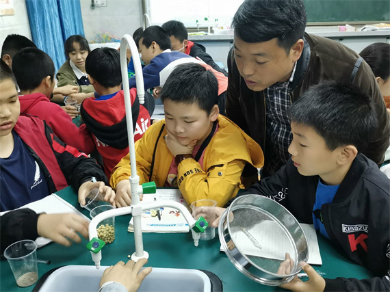 双减在巴南①界石小学建立健全课后延时服务针对性开展培优辅差工作