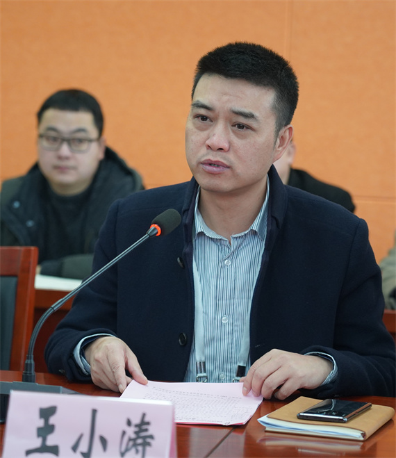 3重庆市朝阳中学校长王小涛致辞 学校供图 华龙网发