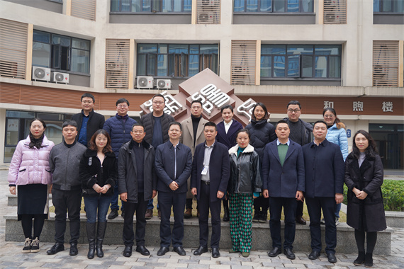 7合影 学校供图 华龙网发