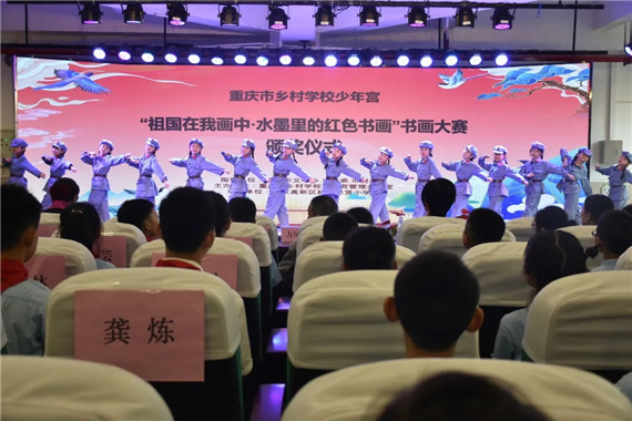 3开场舞表演 学校供图 华龙网发