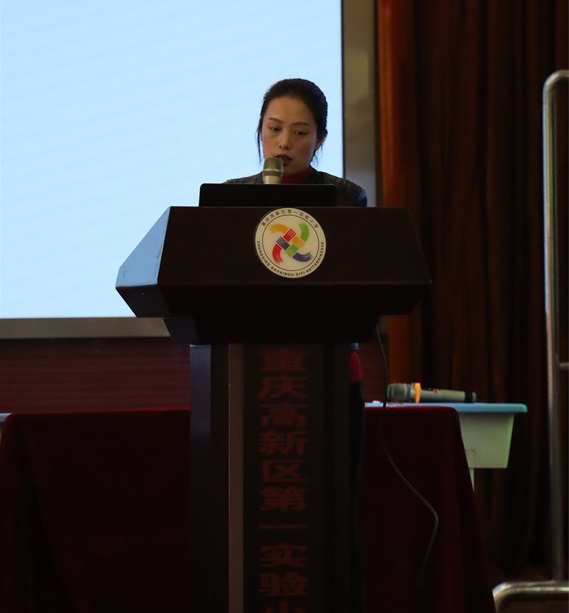 微课团队简俐老师在区教研作微讲座,介绍微课研究经验和理念 学校供图 华龙网发