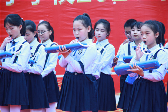 琴韵口风琴社团表演 学校供图 华龙网发
