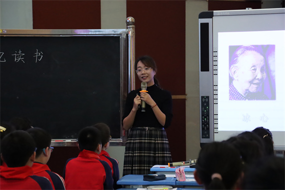 微课团队文墨老师执教区教研课,示范引领单元整体教学 学校供图 华龙网发