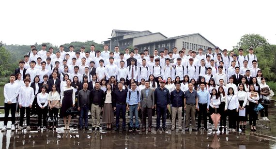 通信工程专业2021届毕业合影  重庆理工大学供图 华龙网发