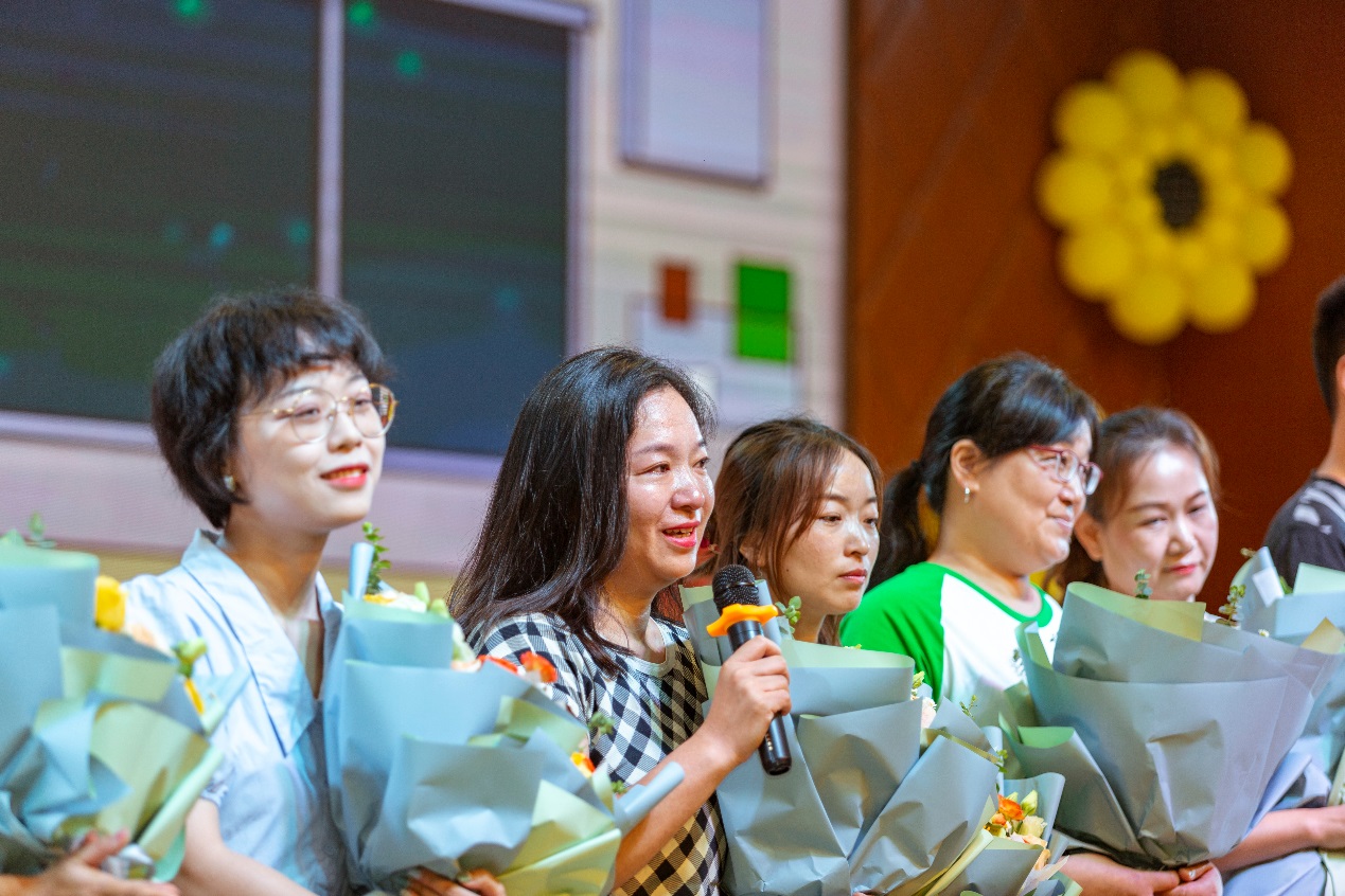 星澜汇小学毕业典礼:追忆似水流年 启程梦想远方 -新重庆客户端