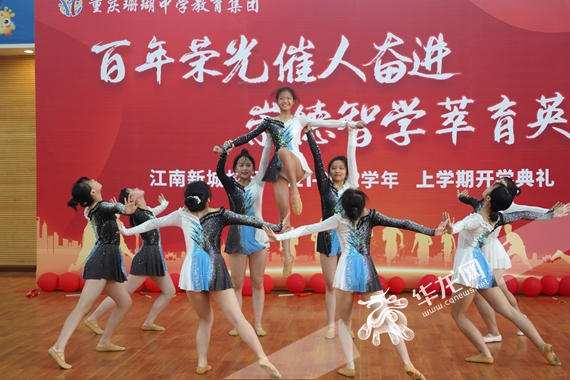 多才多艺的珊中少年 黄刚 摄