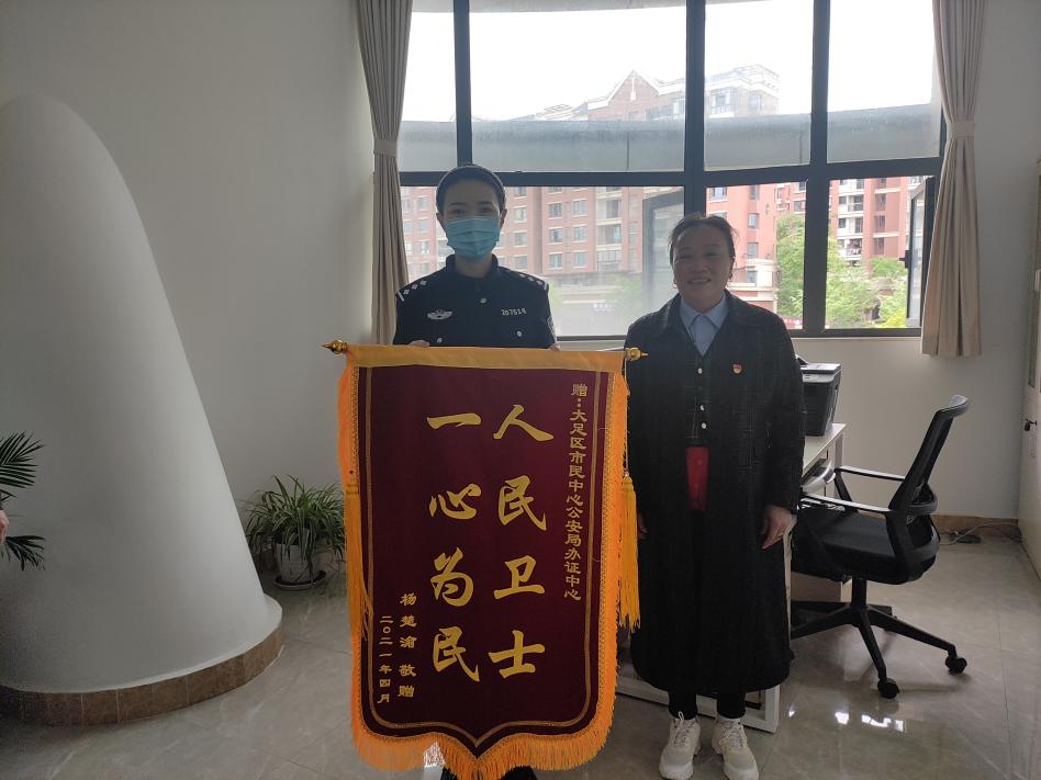 窗口服务之星李玲