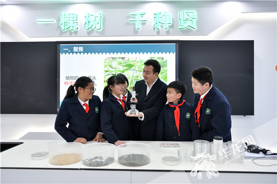 5实验室体验 周涛 摄