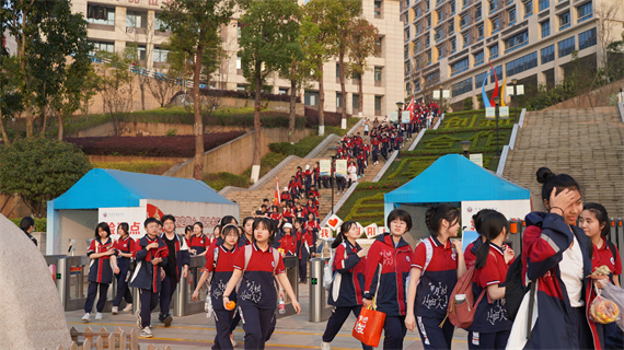 春日有约,"说走就走"!9小时,20公里,朝阳学子行走中"寻人生本色"