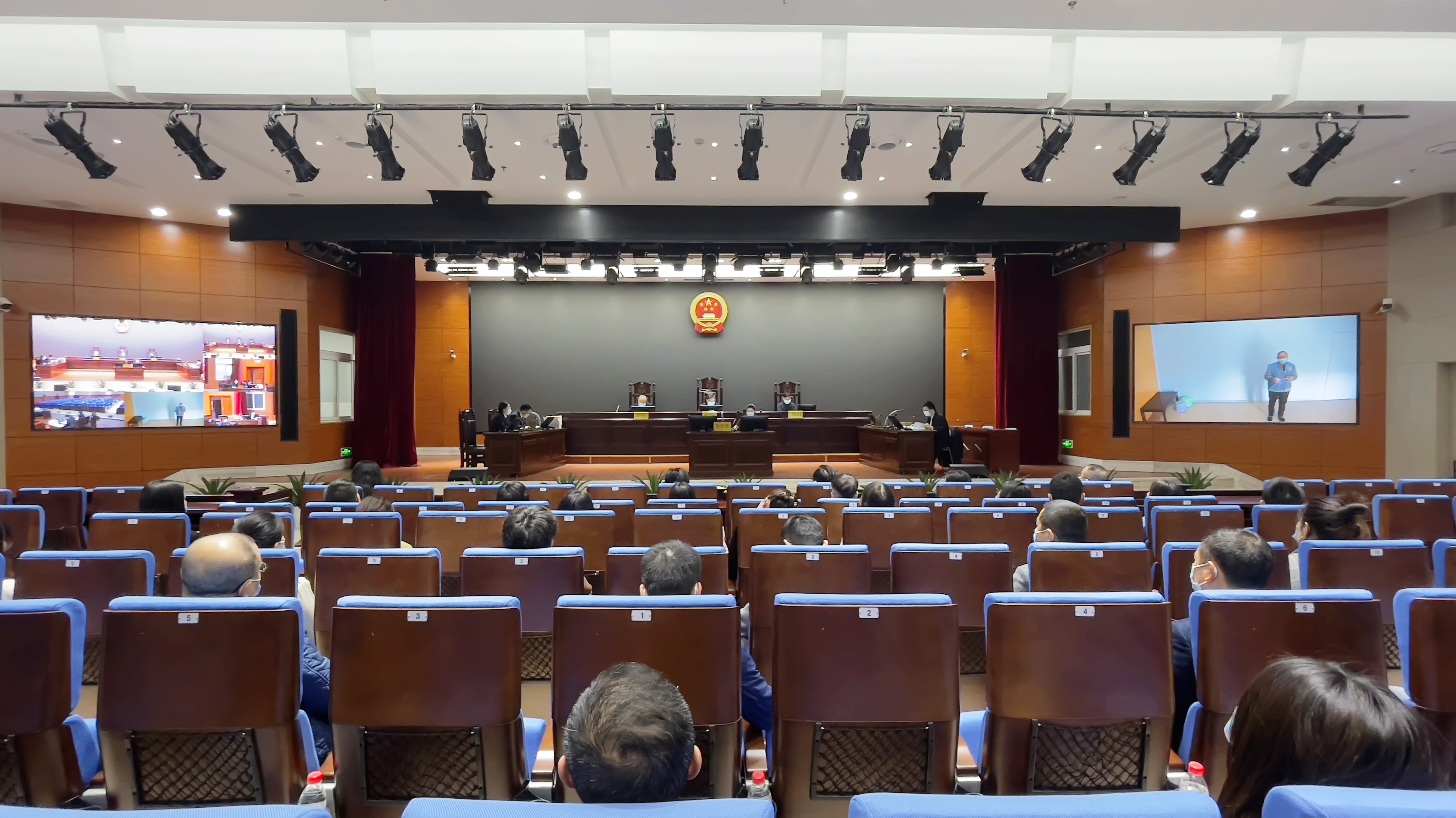 九龙坡法院庭审现场