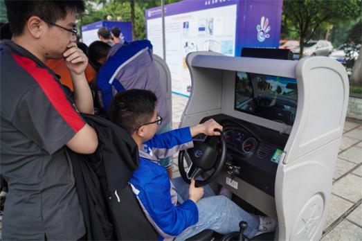 5模拟驾驶 学校供图 华龙网发