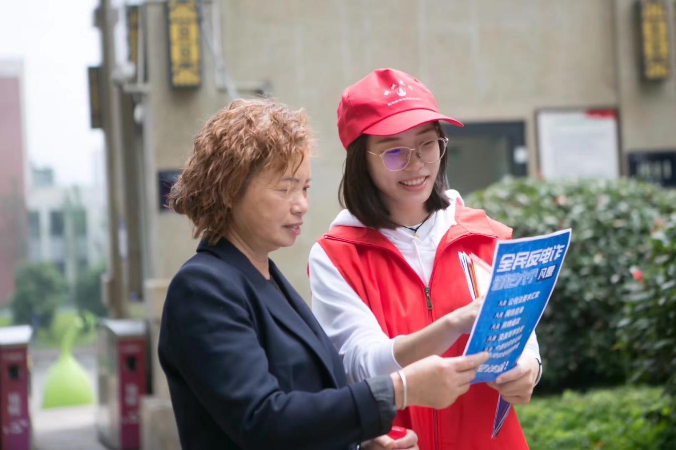 2021年2月11日，在辖区内开展反诈宣传活动，通过发放宣传册、面对面讲解等方式向群众宣传当前电信诈骗案件的特点，提高群众防范意识和能力。
