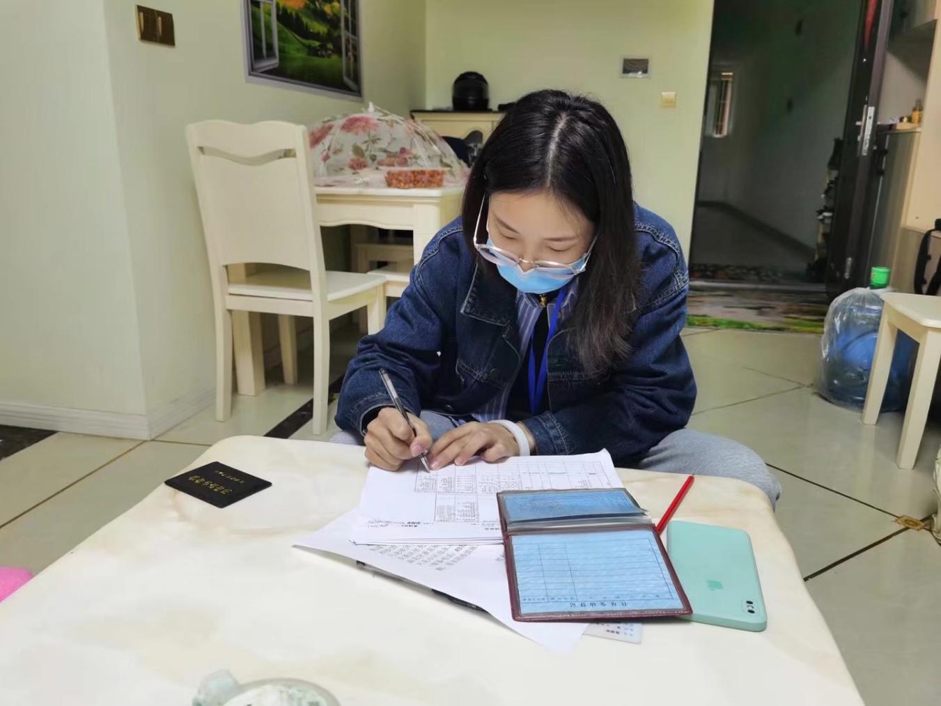 2021年1月，参与第七次全国人口普查，入户登记人口信息、粘贴相关宣传，告知居民群众积极配合人口普查工作。