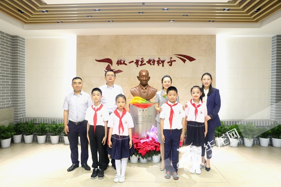 袁隆平院士铜像揭幕仪式 李晓慧 摄